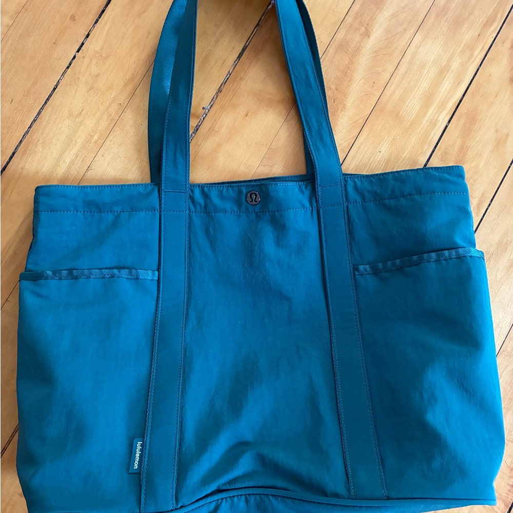 Lululemon Daily Multi Pocket Tote